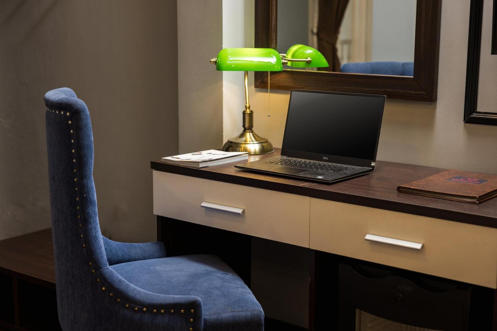Và Du Lịch Aurora Khách sạn 4*